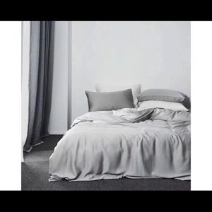 Luxury 100% Tencel 3-Piece King Size Bedding Set. NWT